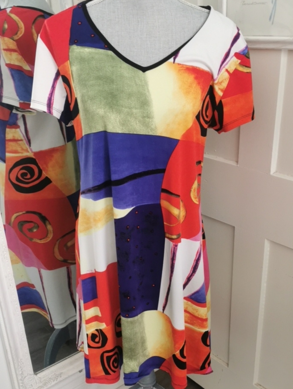 Vintage90 Gitane Pret-A-Porter Abstract Pop Art V-Neck Women’s Shift Dress. L